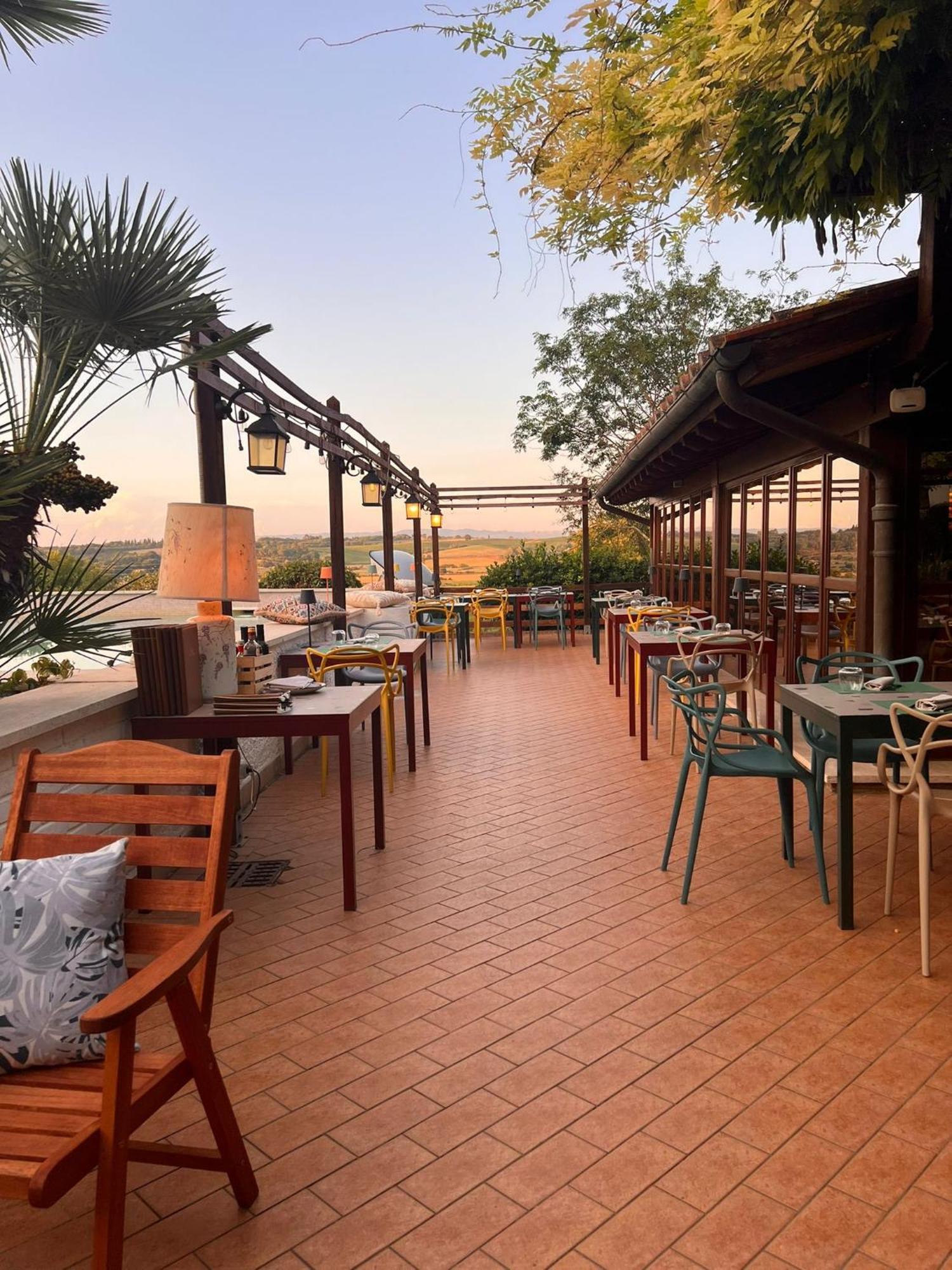 Hotel Il Pietreto Colle Val D'Elsa Bagian luar foto