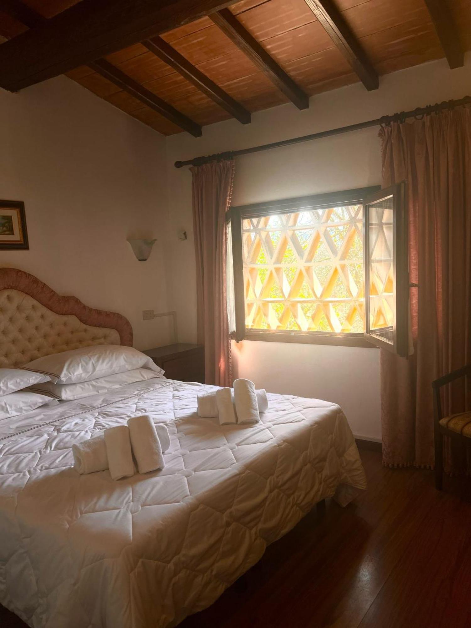 Hotel Il Pietreto Colle Val D'Elsa Bagian luar foto