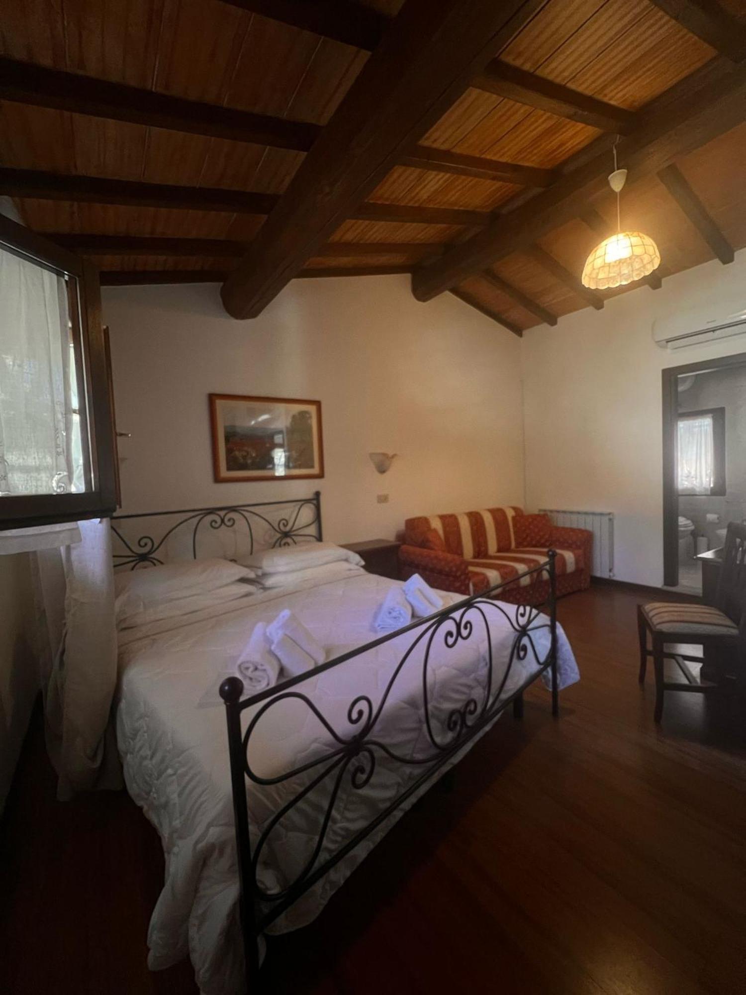 Hotel Il Pietreto Colle Val D'Elsa Bagian luar foto