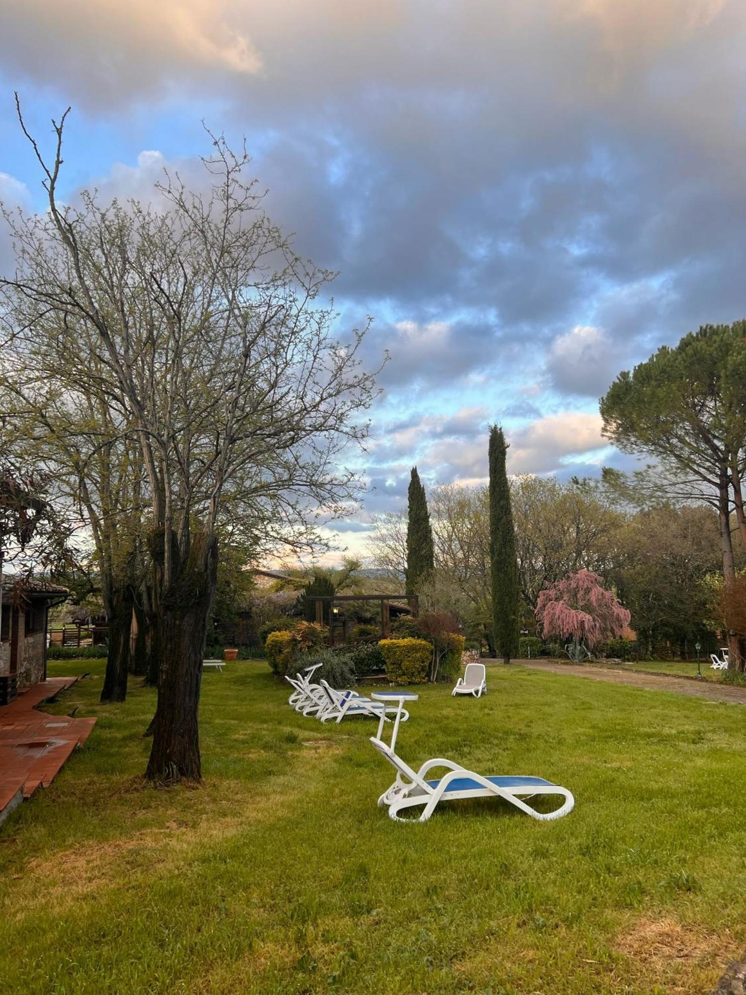Hotel Il Pietreto Colle Val D'Elsa Bagian luar foto