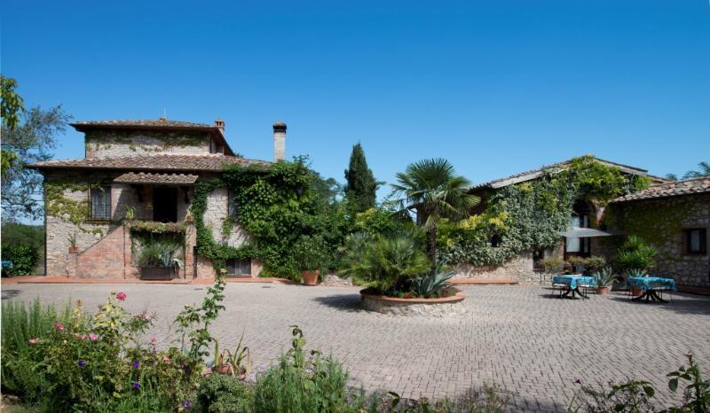 Hotel Il Pietreto Colle Val D'Elsa Bagian luar foto